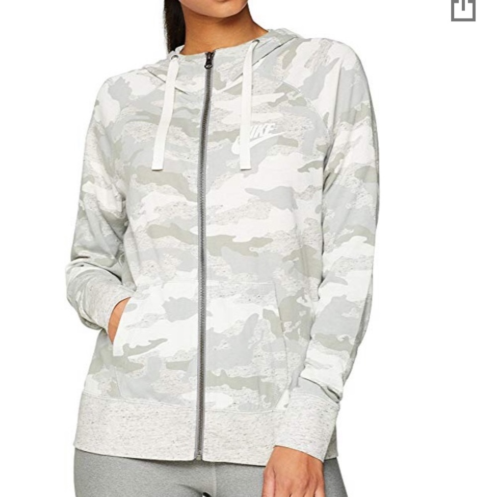 NEW NIKE JACKET SMALL